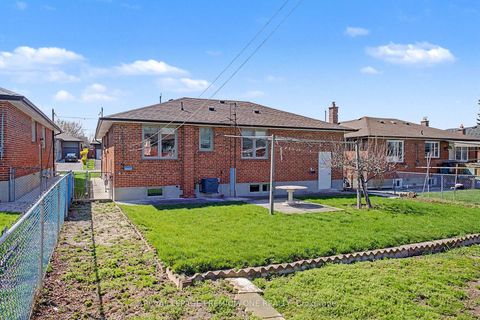 Photo 36 at 76 Tavistock Road, CFB, Toronto