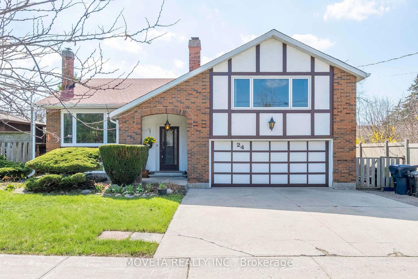 24 Cactus Avenue, Newtonbrook West, Toronto photo number 2