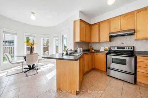 Photo 11 at 34 Inverhuron Street, Oak Ridges Lake Wilcox, Richmond Hill