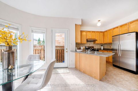 Photo 12 at 34 Inverhuron Street, Oak Ridges Lake Wilcox, Richmond Hill