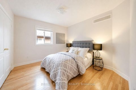 Photo 22 at 34 Inverhuron Street, Oak Ridges Lake Wilcox, Richmond Hill