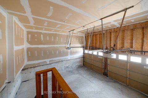 Photo 25 at 34 Inverhuron Street, Oak Ridges Lake Wilcox, Richmond Hill