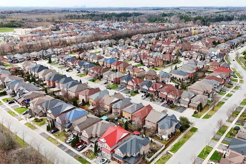 Photo 32 at 34 Inverhuron Street, Oak Ridges Lake Wilcox, Richmond Hill