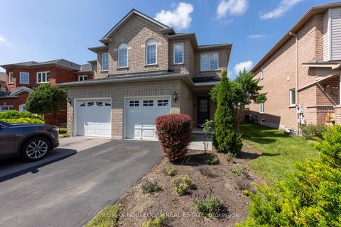 Photo 2 at 239 Royal Appian Crescent, Maple, Vaughan