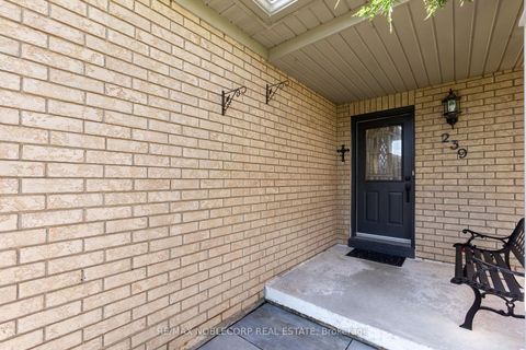 Photo 3 at 239 Royal Appian Crescent, Maple, Vaughan