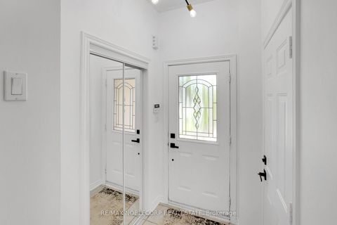 Photo 4 at 239 Royal Appian Crescent, Maple, Vaughan