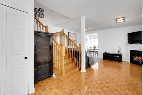 Photo 5 at 239 Royal Appian Crescent, Maple, Vaughan