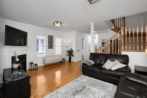 Photo 9 at 239 Royal Appian Crescent, Maple, Vaughan