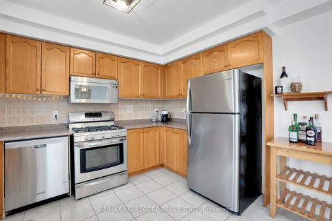 Photo 12 at 239 Royal Appian Crescent, Maple, Vaughan
