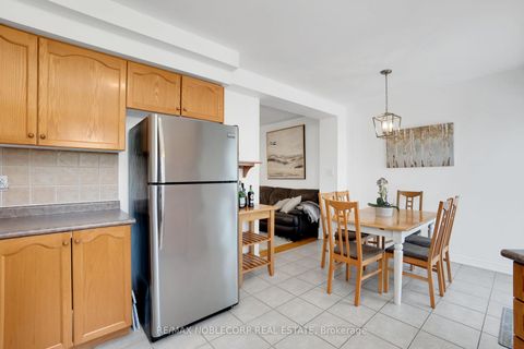 Photo 14 at 239 Royal Appian Crescent, Maple, Vaughan
