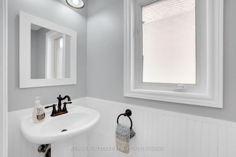 Photo 16 at 239 Royal Appian Crescent, Maple, Vaughan