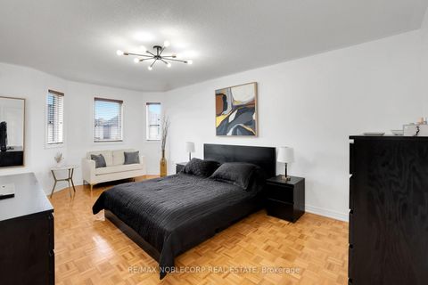 Photo 18 at 239 Royal Appian Crescent, Maple, Vaughan