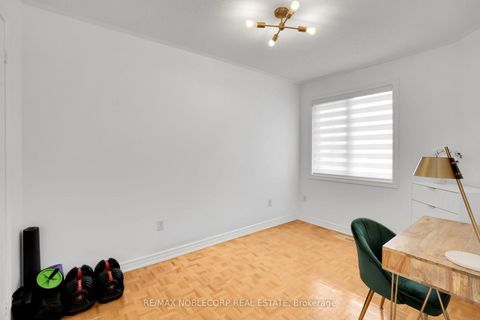 Photo 23 at 239 Royal Appian Crescent, Maple, Vaughan