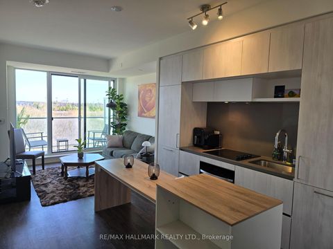 Photo 8 at 707 - 6 DAVID EYER Road, Rural Richmond Hill, Richmond Hill