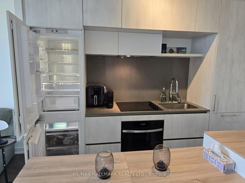 Photo 10 at 707 - 6 DAVID EYER Road, Rural Richmond Hill, Richmond Hill