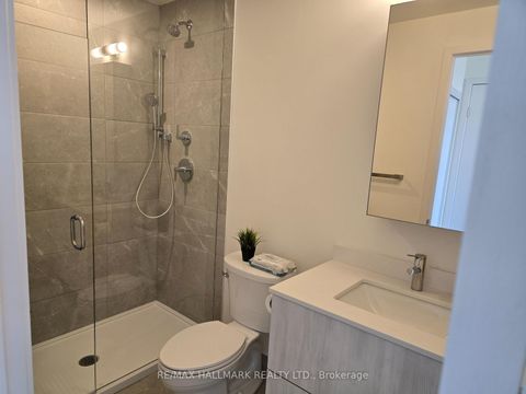 Photo 12 at 707 - 6 DAVID EYER Road, Rural Richmond Hill, Richmond Hill