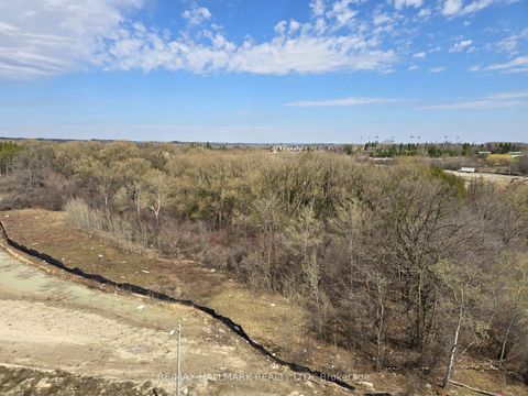 Photo 17 at 707 - 6 DAVID EYER Road, Rural Richmond Hill, Richmond Hill