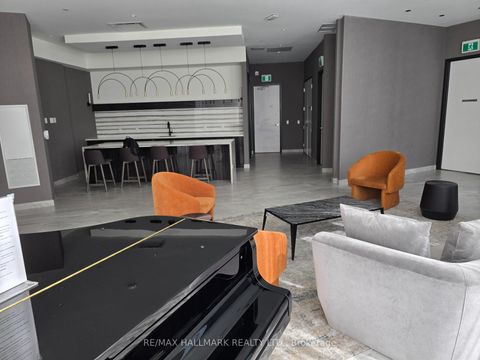 Photo 23 at 707 - 6 DAVID EYER Road, Rural Richmond Hill, Richmond Hill