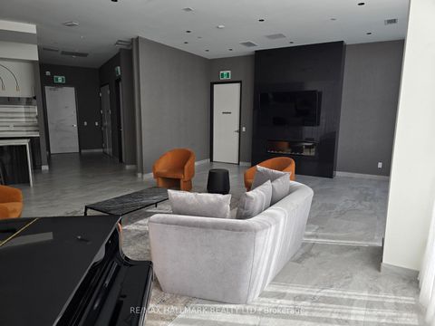 Photo 25 at 707 - 6 DAVID EYER Road, Rural Richmond Hill, Richmond Hill