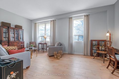 Photo 5 at 60 - 97 Poplar Crescent, Aurora Highlands, Aurora