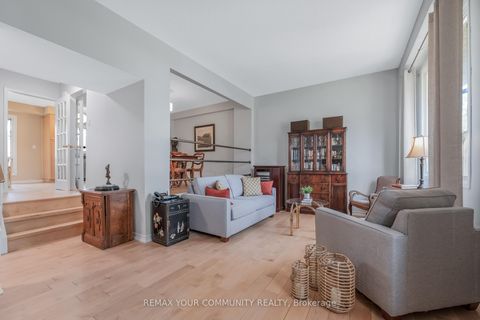 Photo 6 at 60 - 97 Poplar Crescent, Aurora Highlands, Aurora