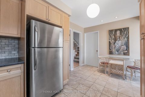 Photo 13 at 60 - 97 Poplar Crescent, Aurora Highlands, Aurora