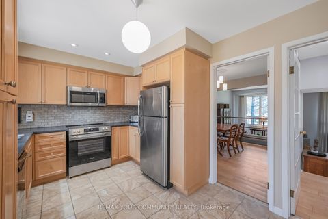 Photo 15 at 60 - 97 Poplar Crescent, Aurora Highlands, Aurora