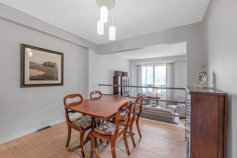 Photo 16 at 60 - 97 Poplar Crescent, Aurora Highlands, Aurora