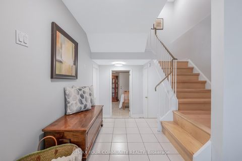 Photo 33 at 60 - 97 Poplar Crescent, Aurora Highlands, Aurora