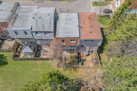 Photo 44 at 60 - 97 Poplar Crescent, Aurora Highlands, Aurora