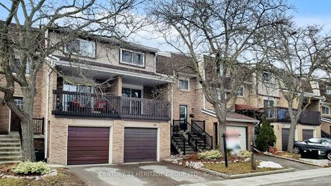 Photo 2 at 34 Dunkeld Way, Royal Orchard, Markham