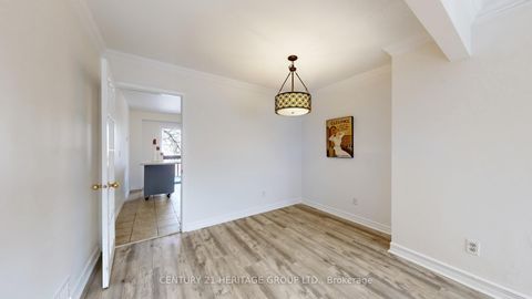 Photo 8 at 34 Dunkeld Way, Royal Orchard, Markham