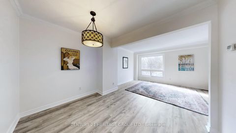 Photo 9 at 34 Dunkeld Way, Royal Orchard, Markham