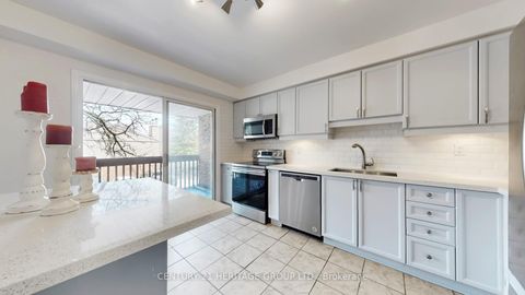 Photo 11 at 34 Dunkeld Way, Royal Orchard, Markham