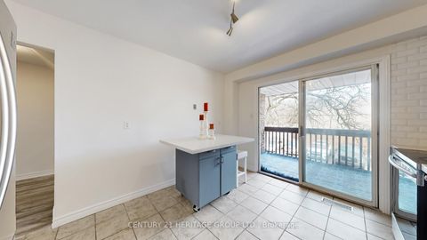 Photo 12 at 34 Dunkeld Way, Royal Orchard, Markham