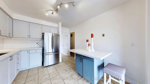 Photo 13 at 34 Dunkeld Way, Royal Orchard, Markham