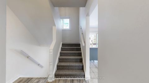 Photo 18 at 34 Dunkeld Way, Royal Orchard, Markham