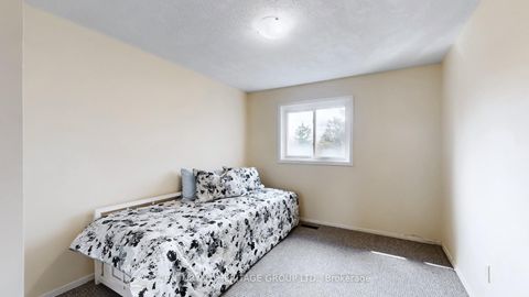 Photo 22 at 34 Dunkeld Way, Royal Orchard, Markham