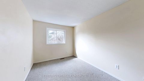 Photo 24 at 34 Dunkeld Way, Royal Orchard, Markham