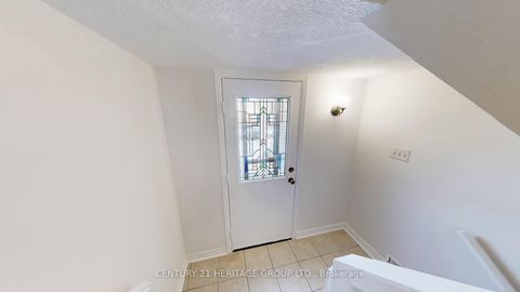 Photo 26 at 34 Dunkeld Way, Royal Orchard, Markham