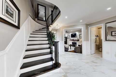 Photo 4 at 14 Round Leaf Court, Holly, Barrie