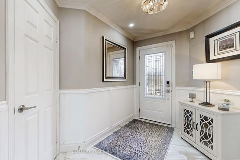 Photo 5 at 14 Round Leaf Court, Holly, Barrie