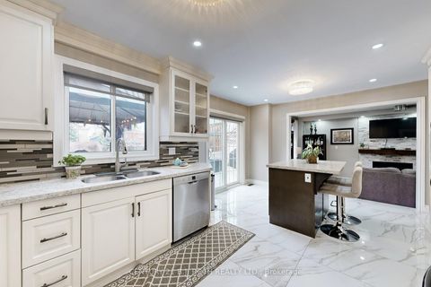 Photo 8 at 14 Round Leaf Court, Holly, Barrie