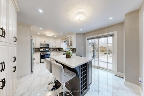 Photo 9 at 14 Round Leaf Court, Holly, Barrie