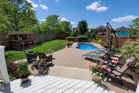 Photo 10 at 14 Round Leaf Court, Holly, Barrie