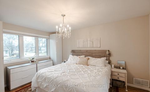 Photo 15 at 17 Saybrook Avenue, Queensway, Toronto