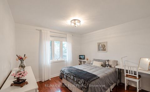Photo 17 at 17 Saybrook Avenue, Queensway, Toronto