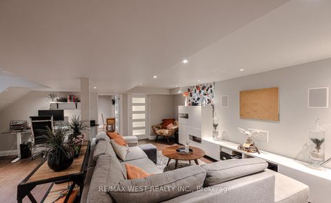 Photo 29 at 17 Saybrook Avenue, Queensway, Toronto