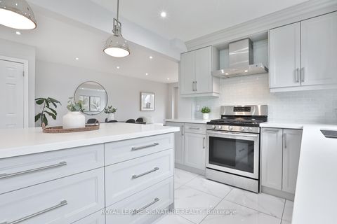 Photo 10 at 92 Picola Court, Hillcrest Village, Toronto