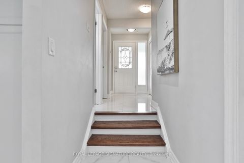 Photo 20 at 92 Picola Court, Hillcrest Village, Toronto